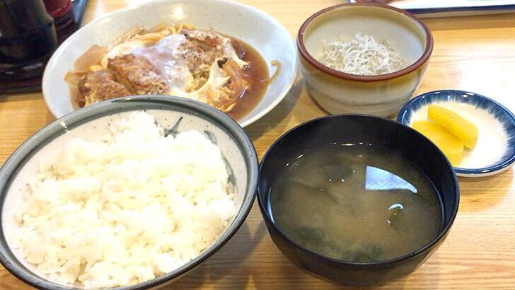 東京大崎の定食屋『さんご』赤魚鯛照焼とチキンカツ玉子とじ