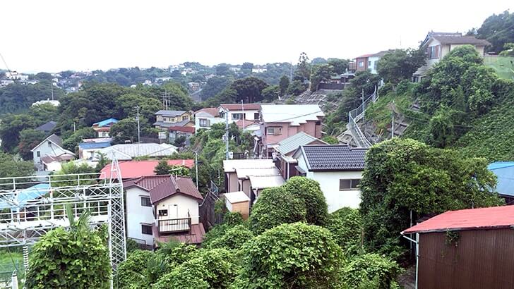 階段何段あるの？横須賀市汐入町の高台散策はまるで山登り！