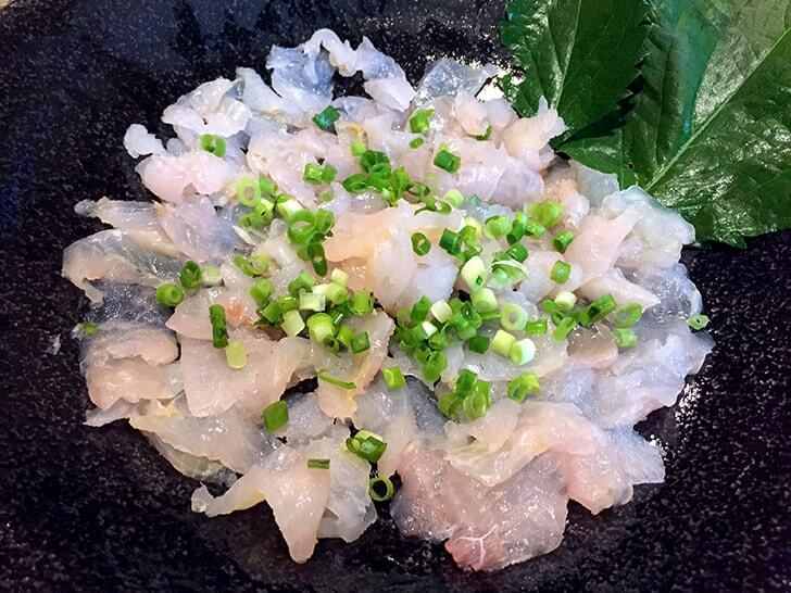 カワハギ刺身+肝醤油・しめ鯖・アジ等のなめろう!釣った魚を食す! カワハギ刺身+肝醤油・しめ鯖・アジ等のなめろう!釣った魚を食す!