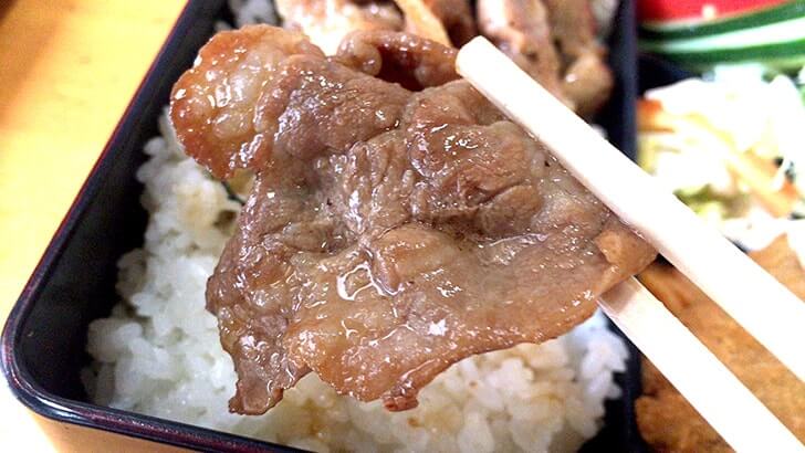 新潟県津南町の食堂ぽぱいで豚焼肉重にボリューム満点ピラフ！